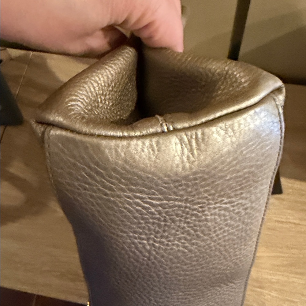 Gucci Metallic Pebbled Leather Shoulder Bag in Silver with Tassel - Picture 9 of 11